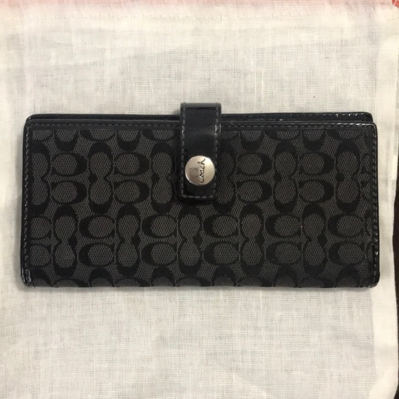 Coach Handbags - Coach slim wallet